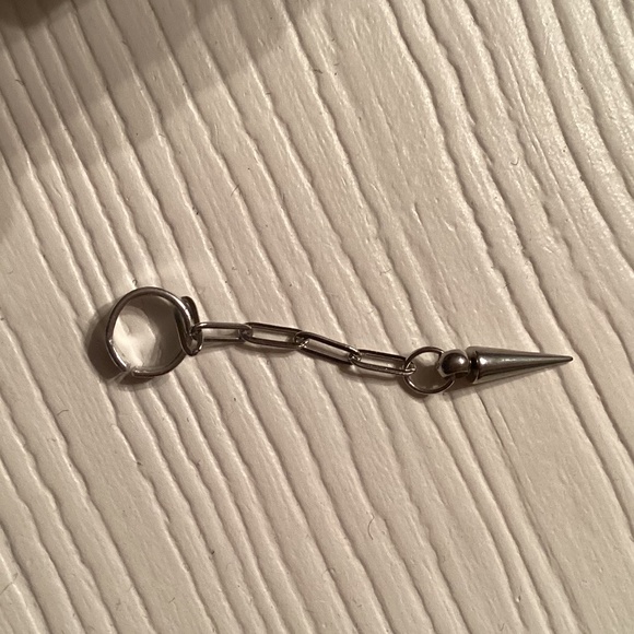 Simple Silver Ear Cuff w/ Paperclip Chain / Spike - Picture 2 of 3